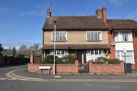 4 bedroom link detached house for sale