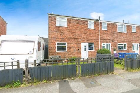 4 bedroom end of terrace house for sale