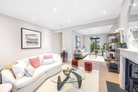 5 bedroom end of terrace house for sale
