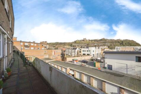 3 bedroom maisonette for sale