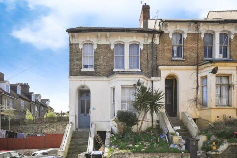 4 bedroom end of terrace house for sale