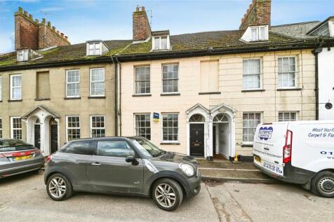 4 bedroom terraced house for sale