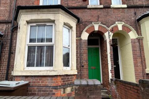 5 bedroom terraced house for sale