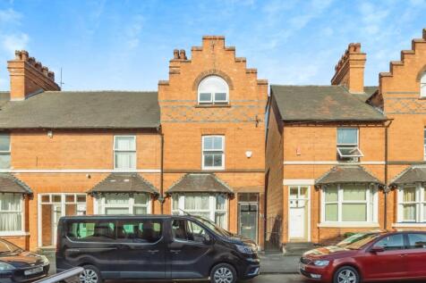4 bedroom end of terrace house for sale