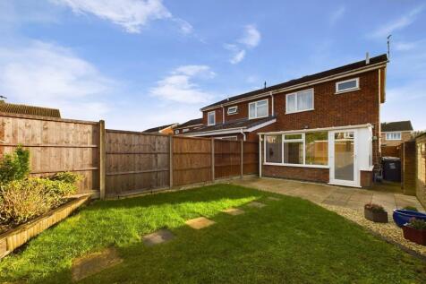 2 bedroom semi-detached house for sale