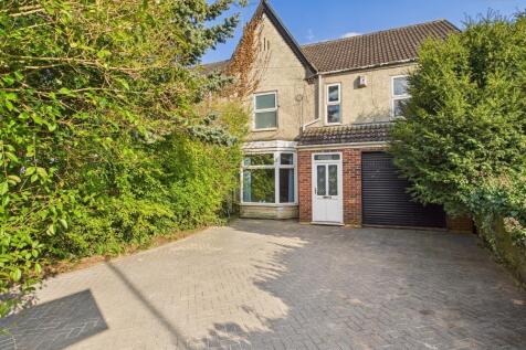 4 bedroom end of terrace house for sale