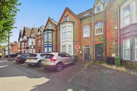 5 bedroom town house for sale