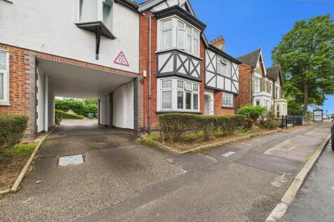 1 bedroom ground floor flat for sale