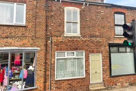 High Street, Holbeach, Spalding 2 bed terraced house for sale