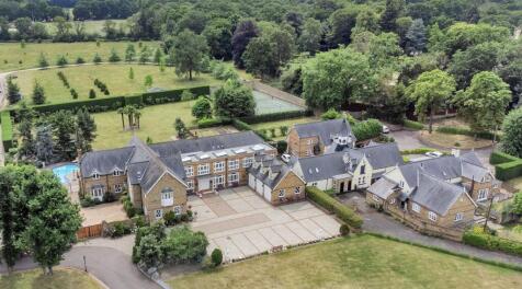 6 bedroom detached house for sale