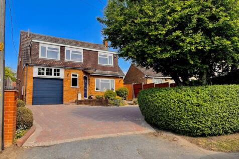 Barton Road, Gravenhurst... 4 bed detached house for sale
