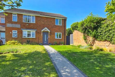 Cobbitts Road, Maulden, Bedfordshire... 3 bed semi