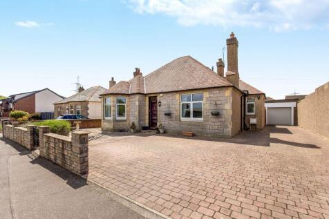 4 bedroom detached bungalow for sale