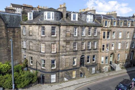3 bedroom flat for sale