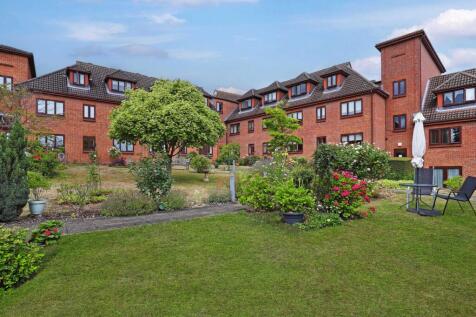 Albert Road, Buckhurst Hill, IG9 1 bed apartment for sale