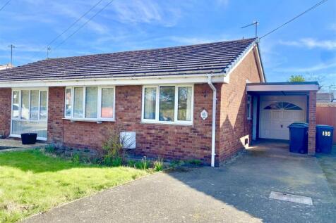 2 bedroom semi-detached bungalow for sale