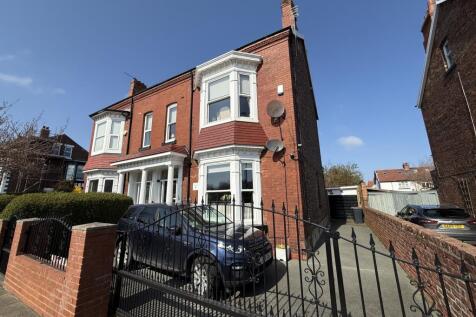 6 bedroom semi-detached house for sale