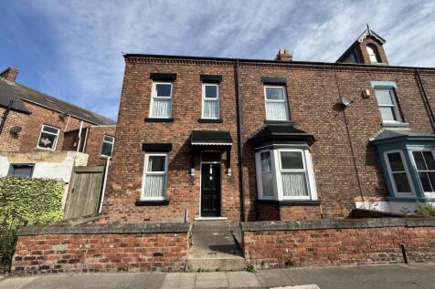 Friarage Gardens, Headand 4 bed terraced house for sale