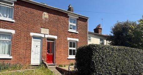 2 bedroom semi-detached house for sale