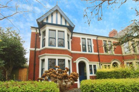 4 bedroom semi-detached house for sale