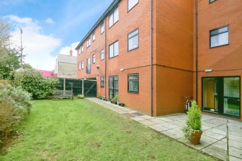 2 bedroom flat for sale