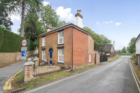 High Street, Southampton SO31 3 bed detached house for sale