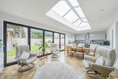 Brook Lane, Sarisbury Green SO31 2 bed detached bungalow for sale