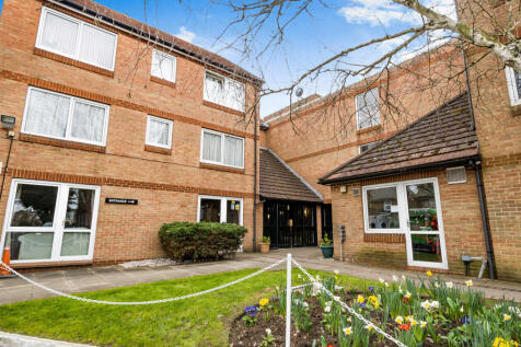 Beehive Lane, Ilford 1 bed apartment for sale