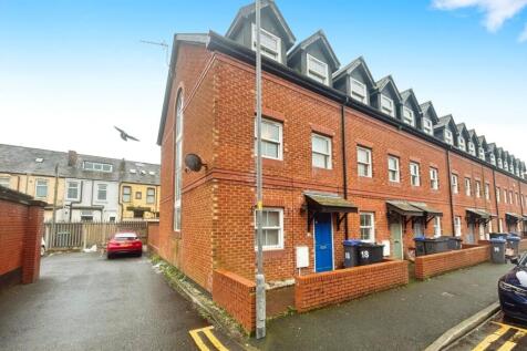 4 bedroom end of terrace house for sale
