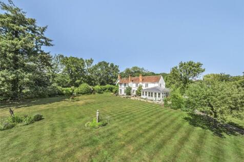 Castle Grove Road, Chobham, Surrey, GU24 5 bed detached house for sale