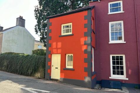 End of terrace house for sale