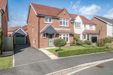 4 bedroom detached house for sale