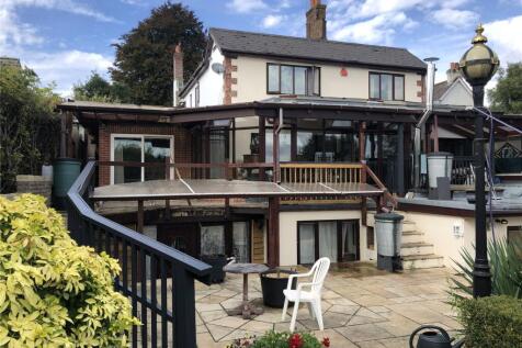 Kings Road, Alton, Hampshire, GU34 16 bed detached house for sale