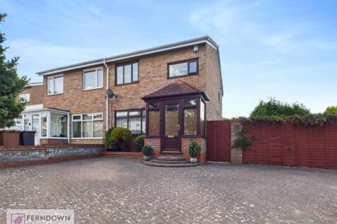 Cambridge Drive, Marston Green, West... 3 bed semi