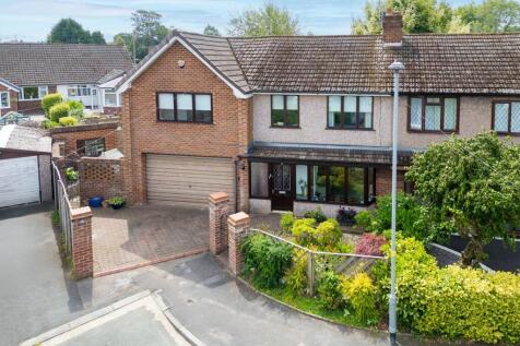 5 bedroom semi-detached house for sale