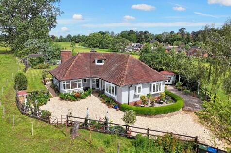 Bridgnorth Road, Perton WV6 3 bed detached bungalow for sale