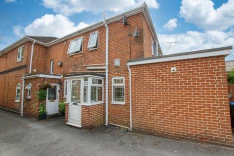1 bedroom ground floor maisonette for sale