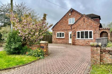 Cowthorpe, Oak Road, LS22 4 bed detached house for sale