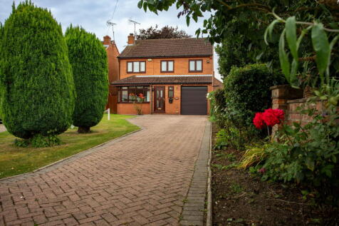 Ulleskelf, Nr Tadcaster, Main Street... 4 bed detached house for sale