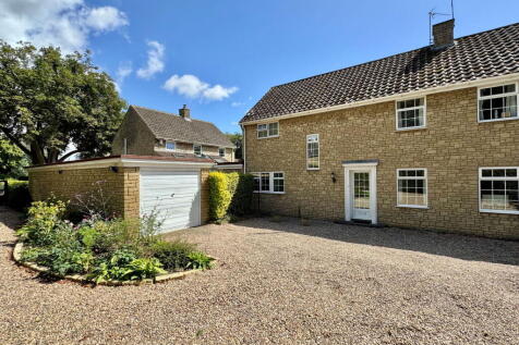 Boston Spa, Chestnut End, LS23 4 bed semi