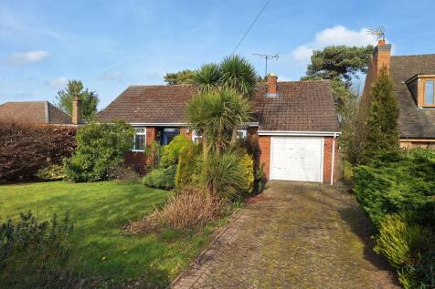George Fox Lane, Fenny Drayton... 3 bed detached bungalow for sale