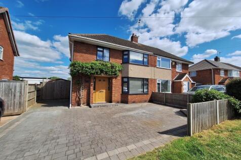 Hemsworth Drive, Bulkington, CV12 9PE 3 bed semi