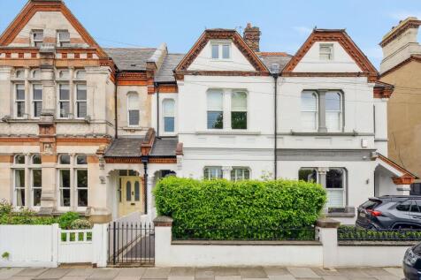 4 bedroom terraced house for sale