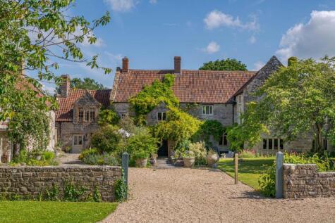 6 bedroom detached house for sale