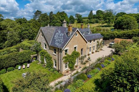 7 bedroom detached house for sale