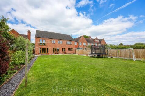5 bedroom detached house for sale