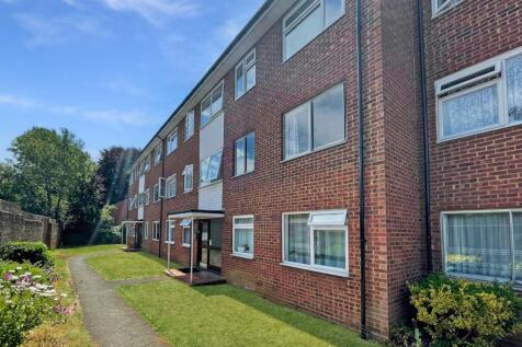 The Shires, Old Bedford Road, Luton... 2 bed flat for sale