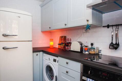 Neville Close, Peckham, London, SE15 1 bed flat for sale