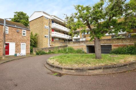 1 bedroom ground floor flat for sale