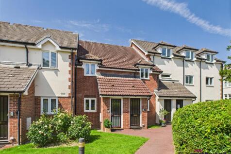 Rusper Road, Horsham, RH12 2 bed flat for sale